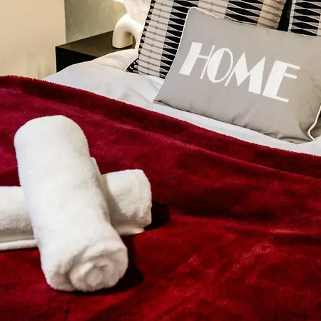 Chic Urban Haven - Luxurious City 2-bedroom Retreat With Top Amenities - Sleeps 6