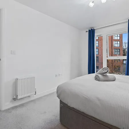 Chic Urban Haven - Luxurious City 2-bedroom Retreat With Top Amenities - Sleeps 6 Apartment Birmingham